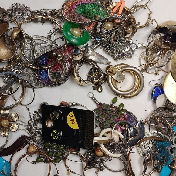 Assorted Jewelry Collection - Picture 3 of 10